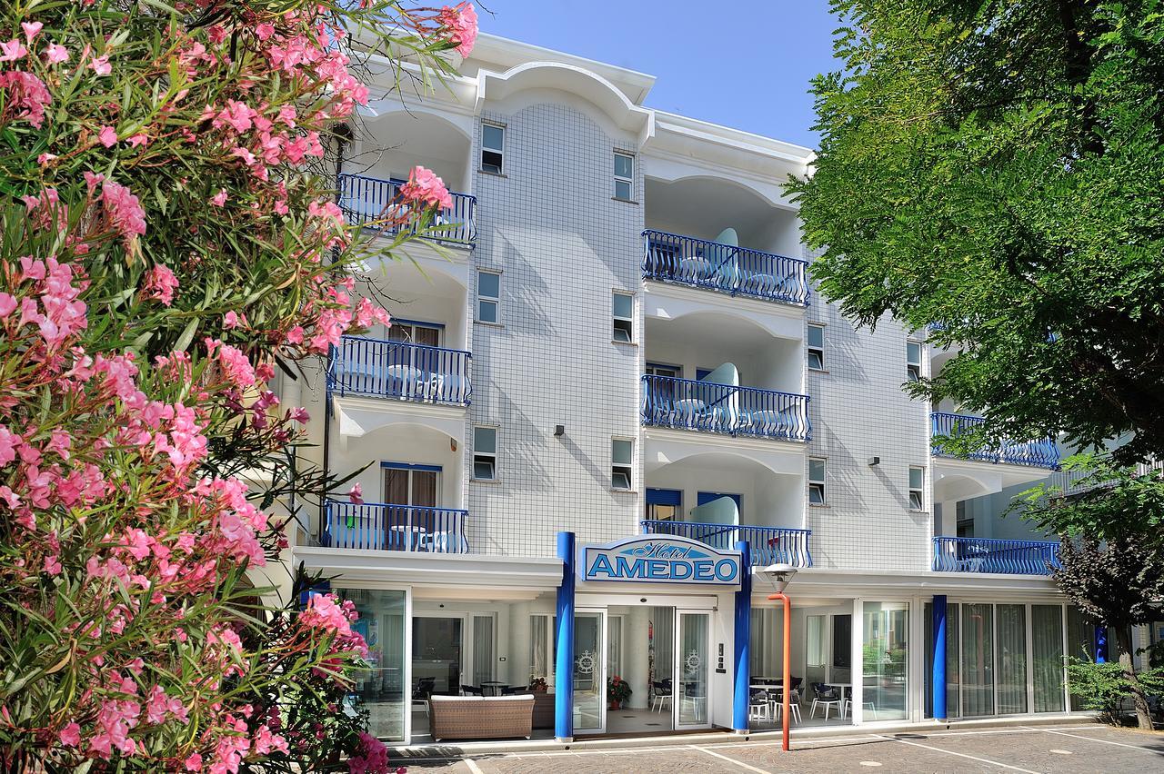 Hotel Amedeo Misano Adriatico Exterior foto